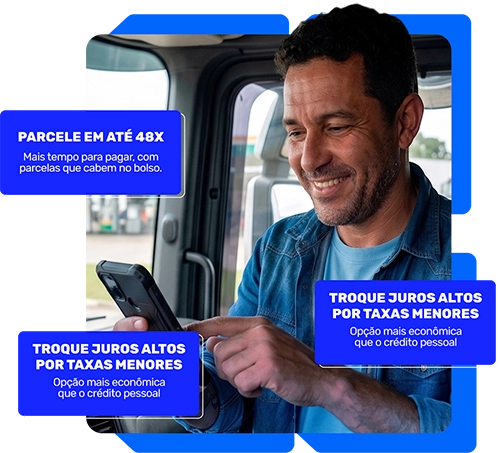 Pessoa segurando um aparelho celular e sorrindo
